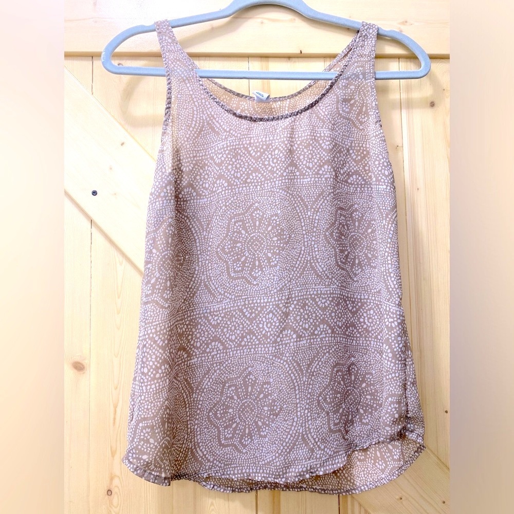 😍😎Beige Medallion Sheer Sleeveless Top by Old Navy